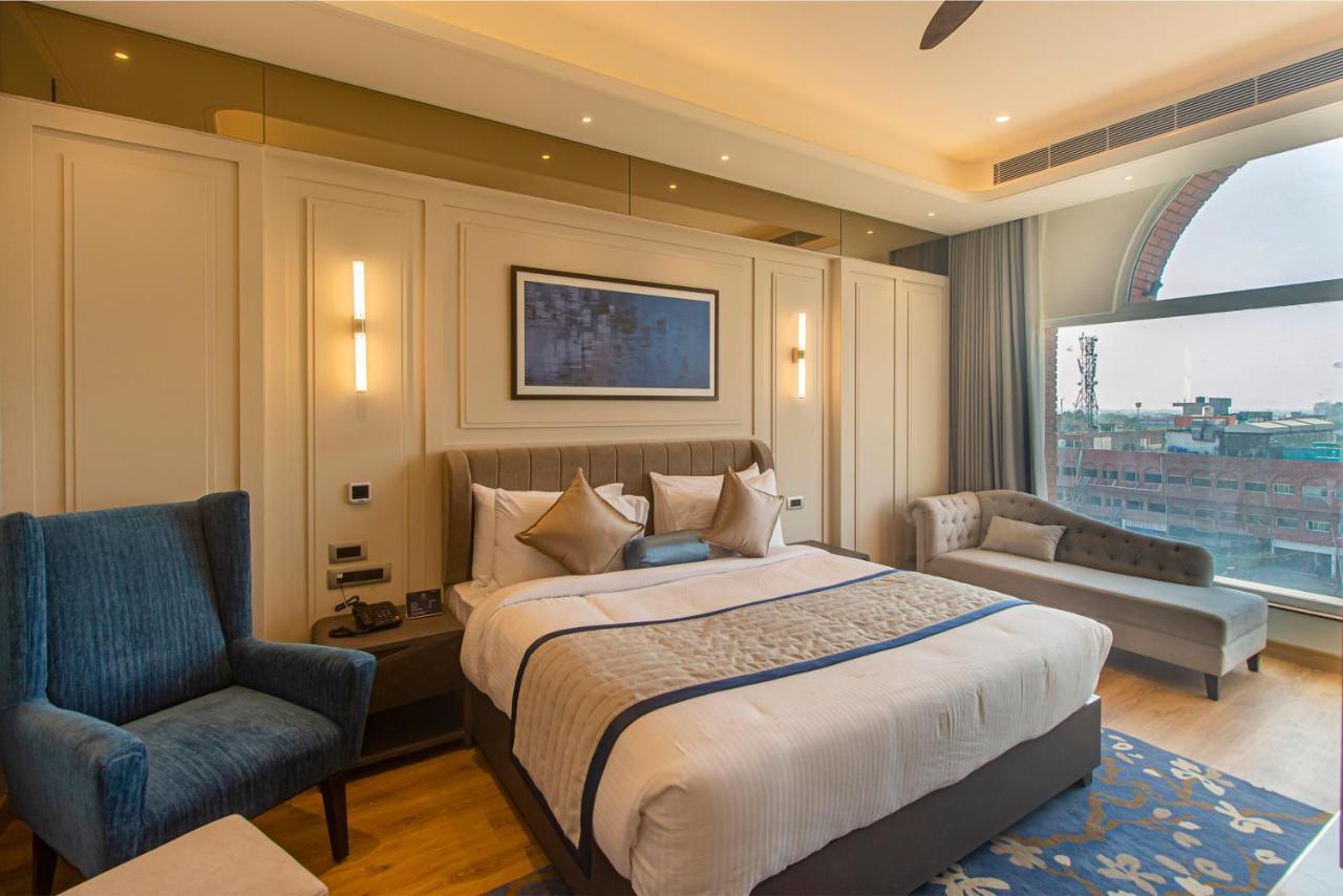 The Cove Wing Hotel Panchkula Exterior photo